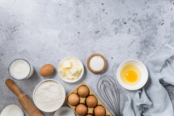 面包店的背景。制作复活节蛋糕或甜点、派的烘焙原料。图片下载