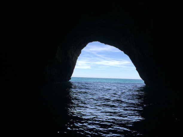 希腊群岛的洞穴内部景观图片下载