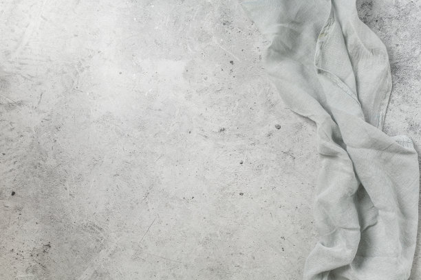 灰色大理石背景与灰色纺织布或餐巾。图片下载