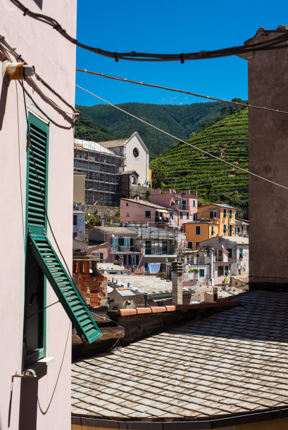 维尔纳扎市狭窄的街道图片下载