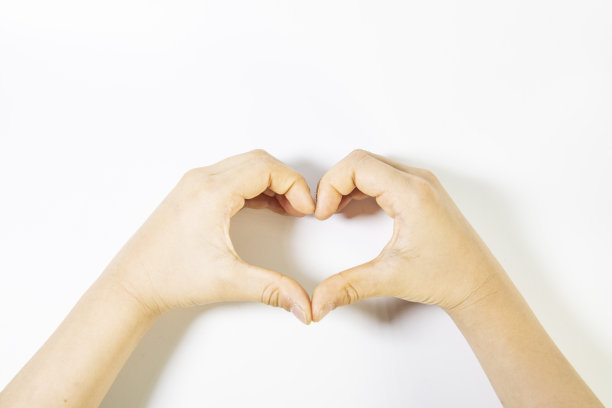 白底上的两只手组成了爱情图片下载