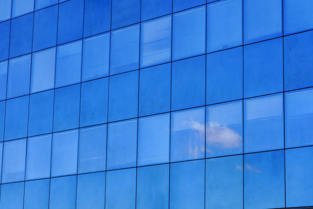 透视和下角视角的纹理背景现代玻璃建筑摩天大楼图片下载