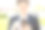 快乐的女商人走在外面检查电话图片下载