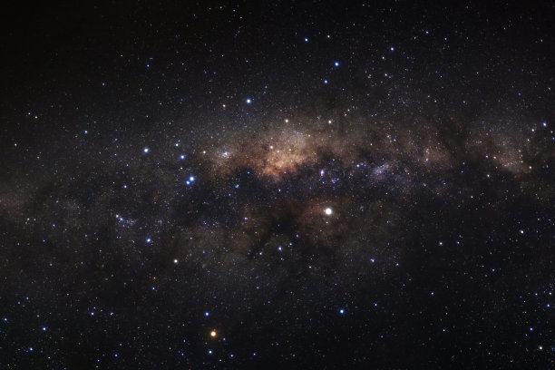 银河系中的恒星和宇宙中的太空尘埃，长曝光照片，带有纹理。图片下载