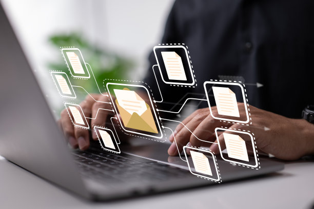 IT工作者使用文档管理系统(DMS)、在线文档数据库、流程自动化和其他企业业务技术来处理文件。图片下载