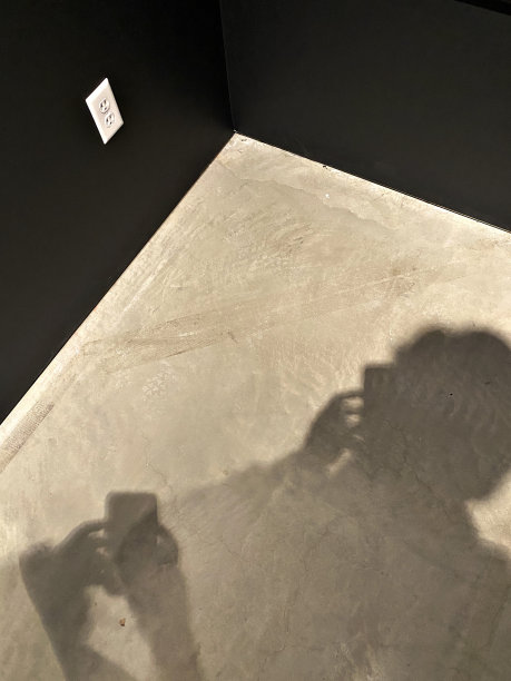 影子在看手机图片下载