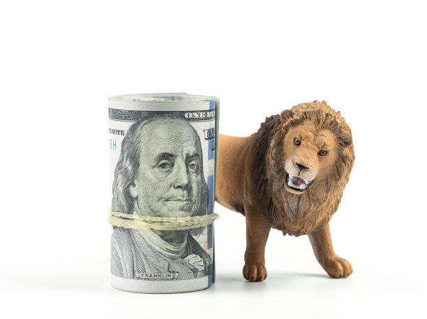 钞票卷与白底狮子图片下载