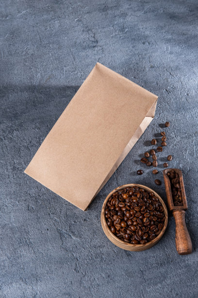 咖啡身份品牌模型。空白的棕色工艺袋咖啡豆。包装模板的标志，品牌，不干胶，标签。俯视图，平铺图片下载