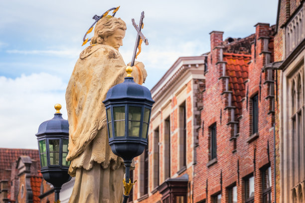 比利时布鲁日的圣乔安尼斯·尼波缪西努斯雕像图片下载