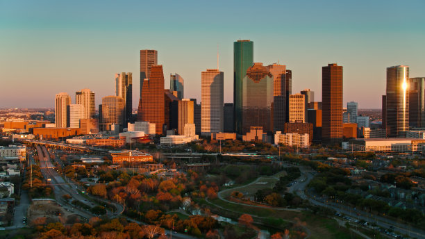 无人机拍摄的休斯顿市中心，得克萨斯州日落图片下载