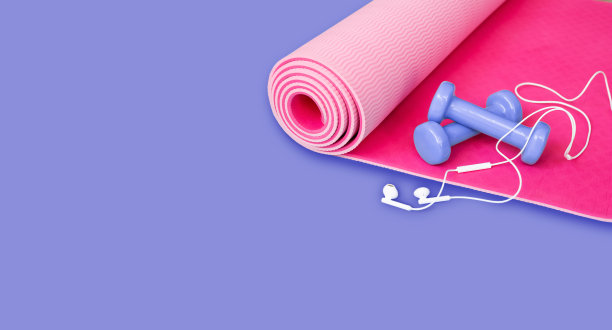 运动背景在时尚的颜色非常peri与女性健身和瑜伽设备图片下载