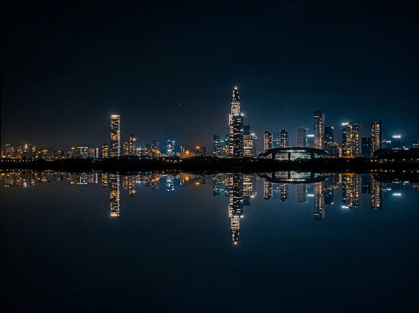 深圳湾天际线的镜面效果摄影图片下载