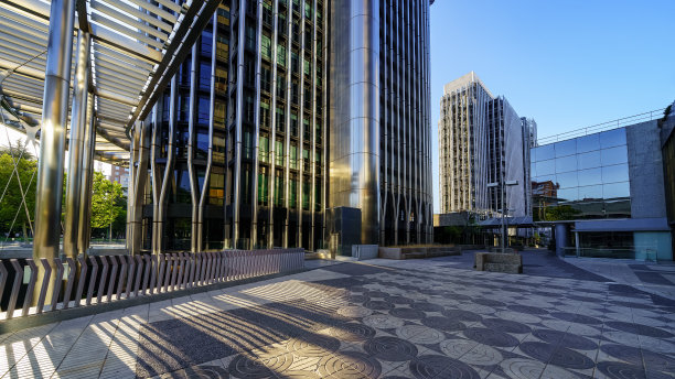 西班牙马德里市中心金融区办公楼的综合体。图片下载