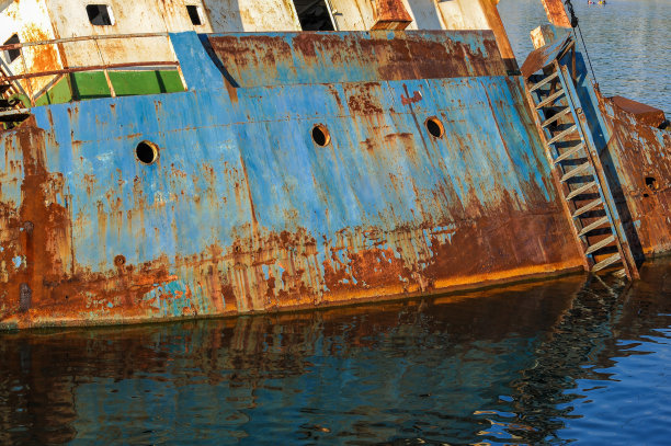 黑海一艘货船残骸的细节图片下载