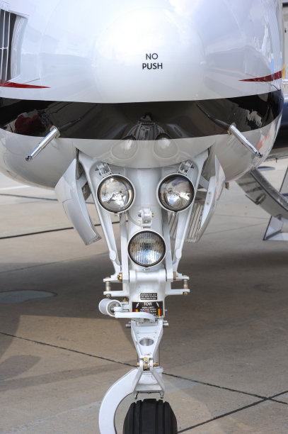 私人飞机前起落架及灯具图片下载