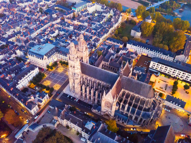 中世纪大教堂鸟瞰图图片下载