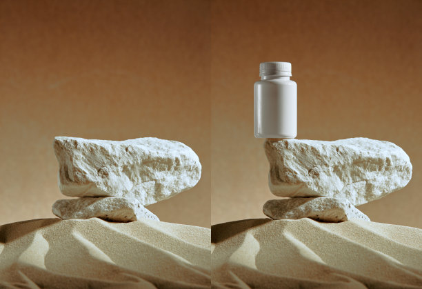 讲台上的石头在沙漠的沙子为水疗化妆品展示。空空的橱窗里装着维生素、补品图片下载