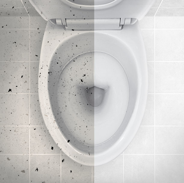 照片上的厕所清洗前后很脏，结果用了不同的清洁剂造成了很大的污染图片下载