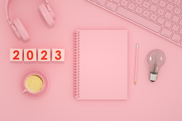 2023新年空笔记本粉红色背景图片下载