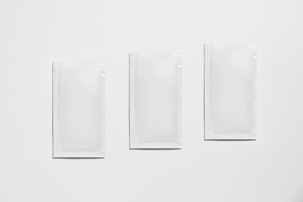 三个独立的药品信封的白底模型图片下载