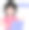 女孩拿着手机在笔记本电脑上工作图片下载
