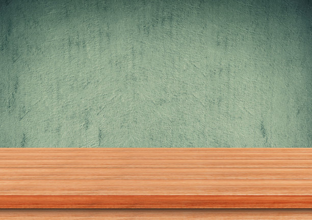 房间背景是蓝色墙壁上的棕色木制桌面图片下载