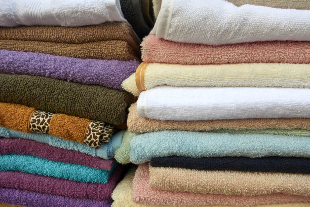 市场上五彩缤纷的毛巾图片下载