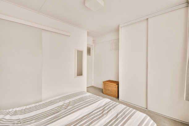 舒适的床在轻卧室图片下载