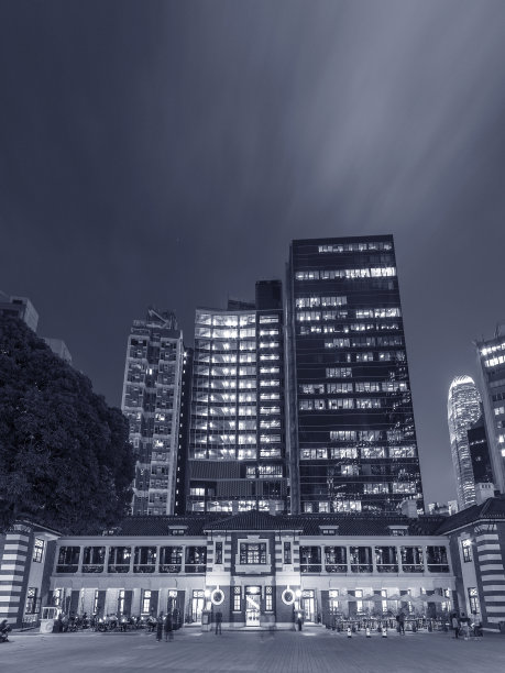 香港市区古老而现代的高楼大厦夜景图片下载