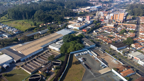 阿拉拉斯，São保罗，巴西，2022年8月01日。Nestlé Araras，无人机照片显示巴西Araras市Nestlé工业工厂，无人机照片。图片下载