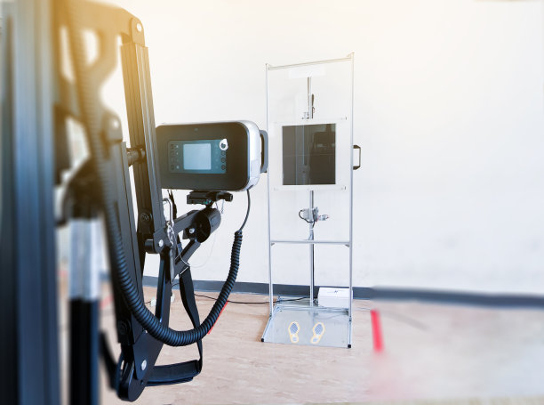 放射学中的便携式x射线装置。图片下载