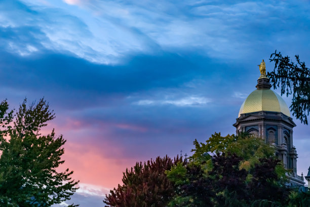 黄昏的巴黎圣母院图片下载