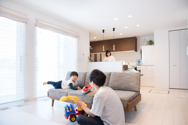 日本人在家与家人共度时光图片下载