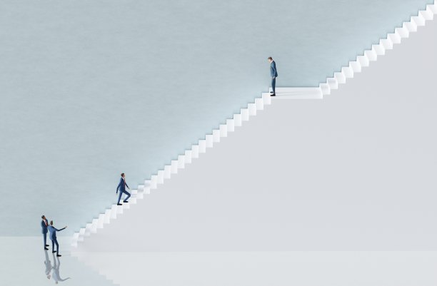 成功的商人正在爬楼梯。实现目标，成就事业，专业成长，理财，投资顾问，赚钱理念。3 d渲染插图。图片下载