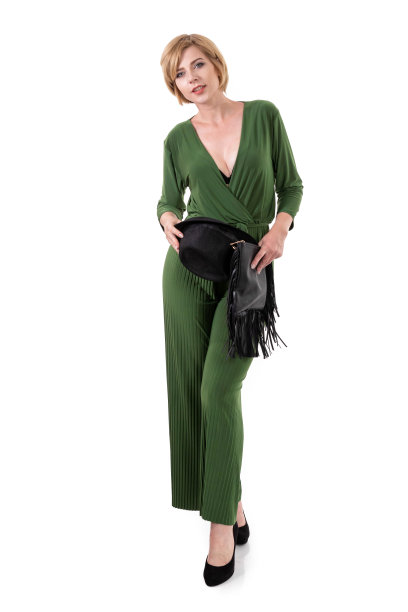 大胆的服装很符合我的性格。图片下载