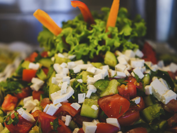 酒店自助餐厅美味的地中海沙拉图片下载