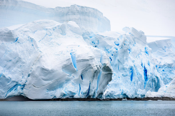 在南极半岛形成一座冰山图片下载