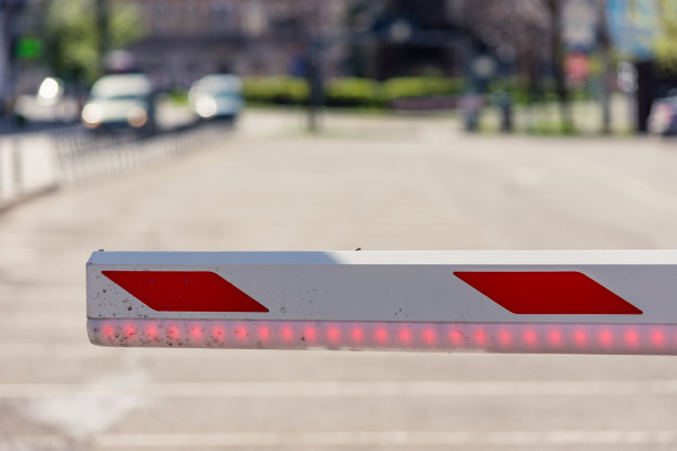 带有红色LED灯的停车障碍图片下载