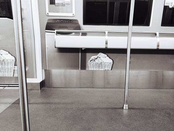 在地铁黑白复古风格图片下载