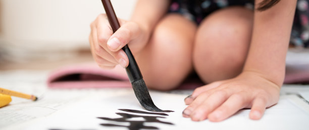 孩子用书法书写汉字图片下载