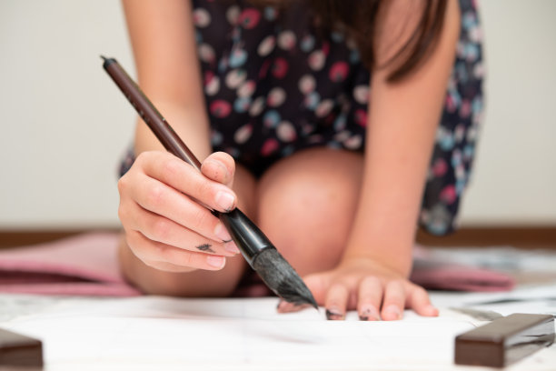 孩子用书法书写汉字图片下载