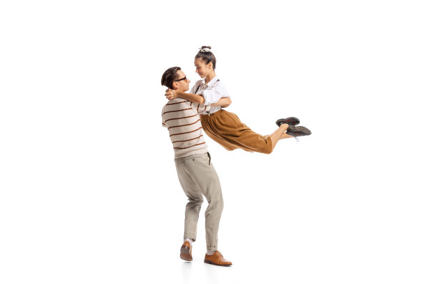 时髦的男人和女人在复古装的肖像一起孤立在白色的工作室背景图片下载