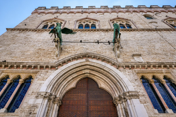 这是翁布里亚佩鲁贾中世纪城市中心的神庙图片下载