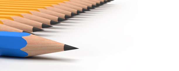 靠近个别蓝色铅笔在白色背景图片下载