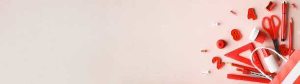 米色背景上有各种红色信纸的横条幅。图片下载