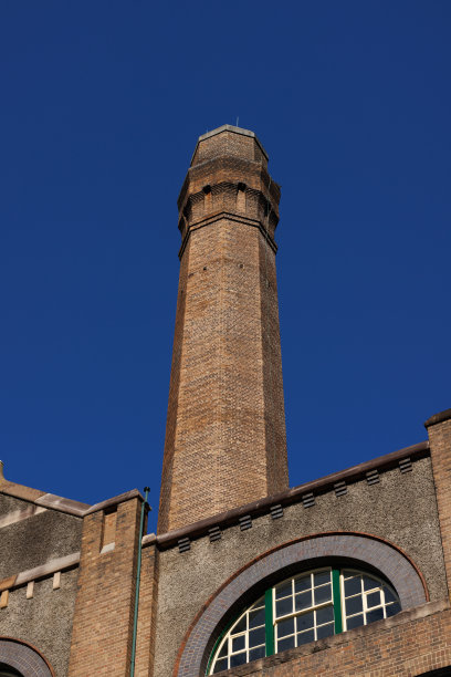 大的旧砖烟囱图片下载