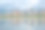 湖水映出的现代城市天际线图片下载