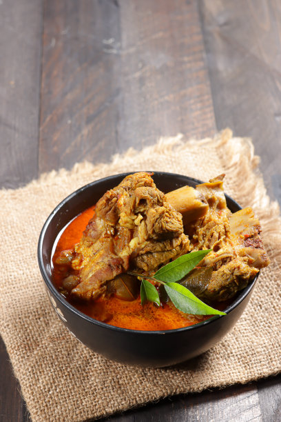 咖喱排骨或炖牛肉排骨是印尼牛肉咖喱。图片下载