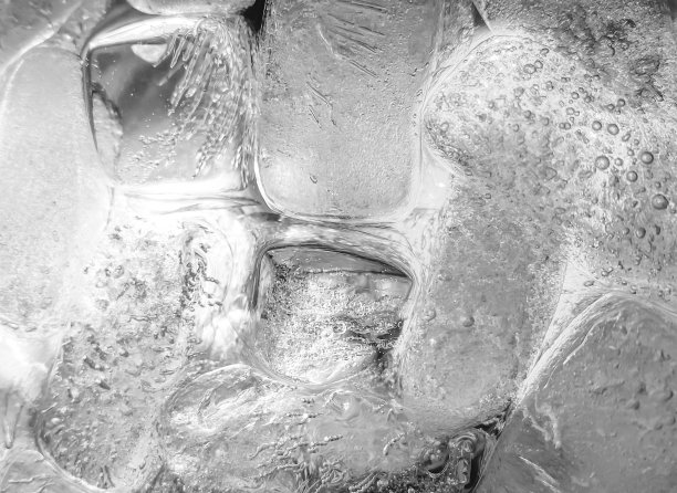 冰块形状被调整为添加颜色，这将有助于刷新，让你感觉良好，冰块形状被调整为添加颜色，这将有助于刷新，让你感觉良好图片下载