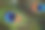 美丽明亮的孔雀羽毛在黑色背景，特写图片下载